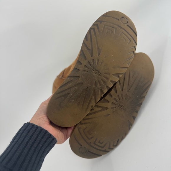 UGG Classic Short Shearling Boots Women’s 8 Chestnut Tan Suede Sheepskin Flaw‎ - Picture 8 of 10